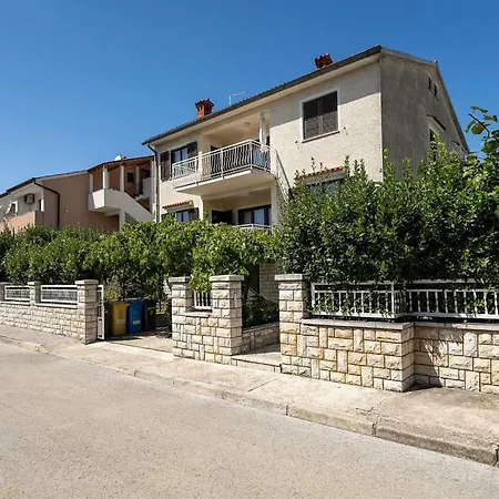 Cozy In With Kitchen Apartment Porec