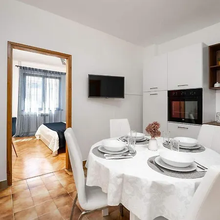 Awesome In With Wifi Lejlighed Poreč
