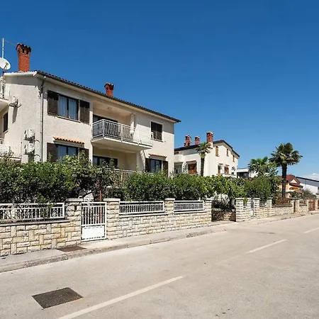 Awesome In With Wifi Apartamento Poreč